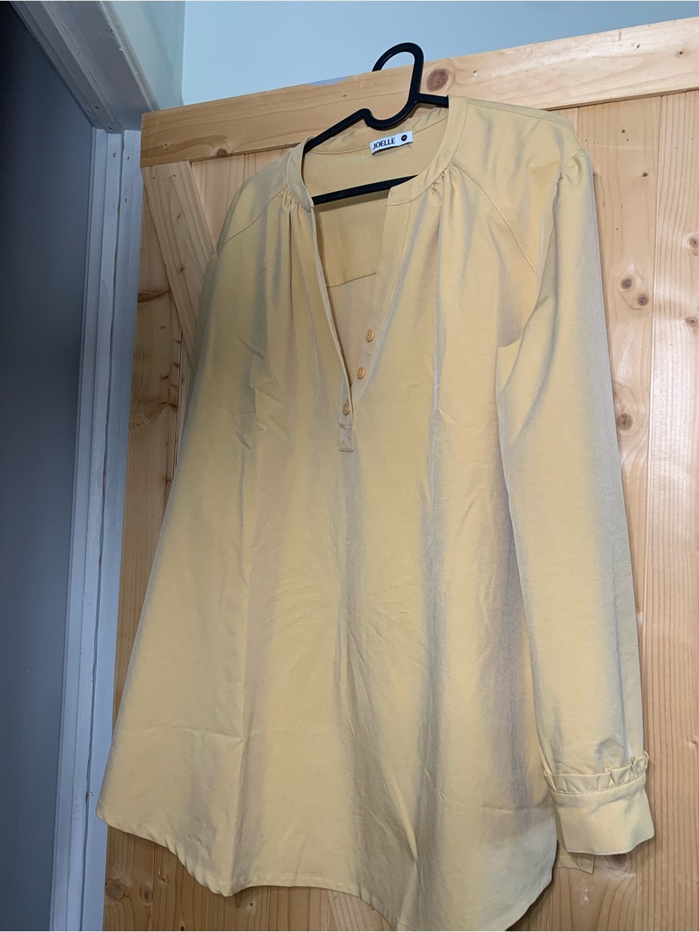Soft Yellow Button-Front Henley Blouse
Tyllie
JOELLE COLLECTION
